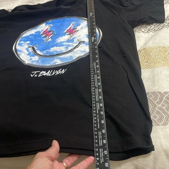 (P) J Balvin Concert Tour T-Shirt Sizes L,M,S Black Smiley Face Men's Lightning - Picture 8 of 9